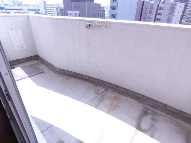 バルコニー　奥行があり広々したベランダです。