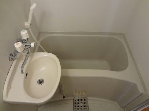バス・シャワールーム　セパレートタイプなのでゆっくり湯船につかれます