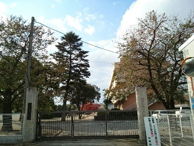 小学校　藤岡市立第一小学校（小学校）まで600m
