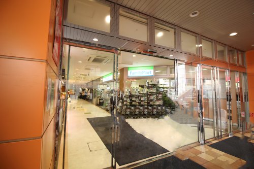 コンビニ　ファミリーマート 小岩駅西口店（コンビニ）まで216m