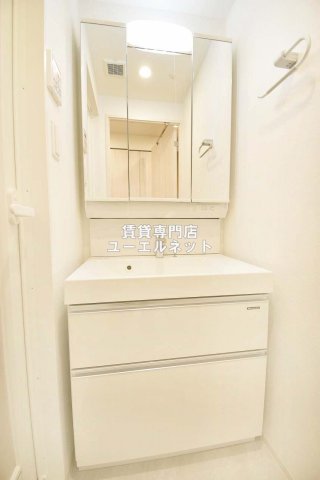 洗面設備　清潔感ある独立洗面台で毎日気持ちよく♪