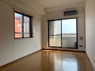 居室・リビング　2面採光のお部屋です