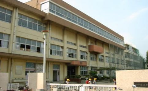 小学校　川口市立朝日東小学校（小学校）まで642m