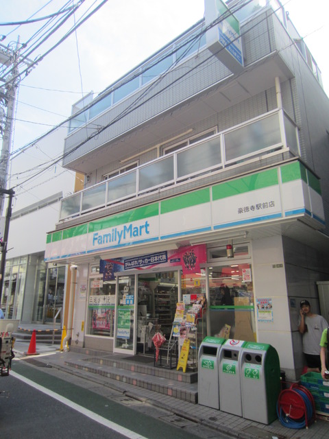 コンビニ　ファミリーマート（コンビニ）まで316m