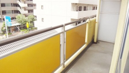 バルコニー　奥行きのあるベランダ
