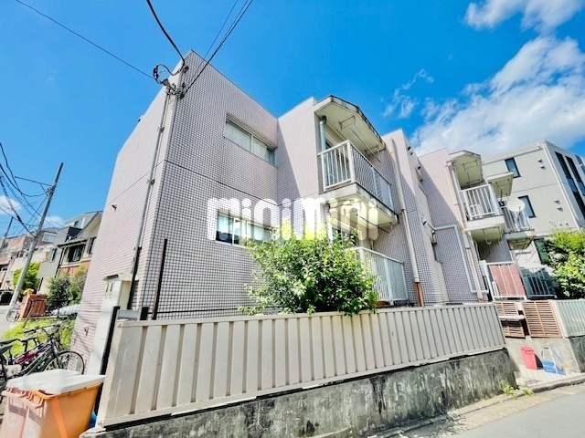 建物外観　３階建てのマンション