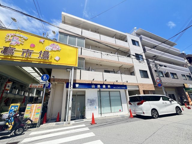 建物外観　外観は落ち着いています