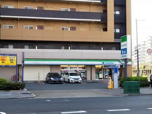 コンビニ　ファミリーマート 本庄西二丁目店（コンビニ）まで140m