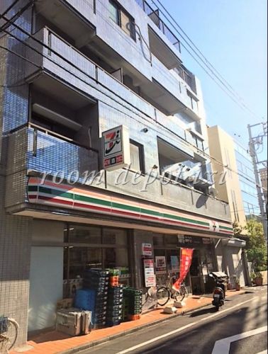 コンビニ　セブン－イレブン新宿東五軒町店（コンビニ）まで151m