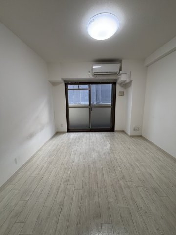 その他部屋・スペース　開放的な寝室です