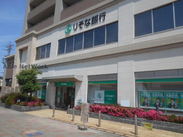 銀行　りそな銀行金剛支店（銀行）まで916m