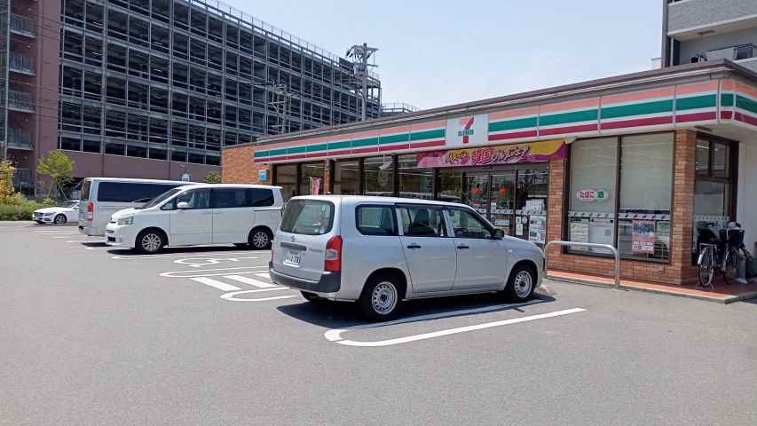 コンビニ　セブンイレブン博多那珂6丁目店（コンビニ）まで525m