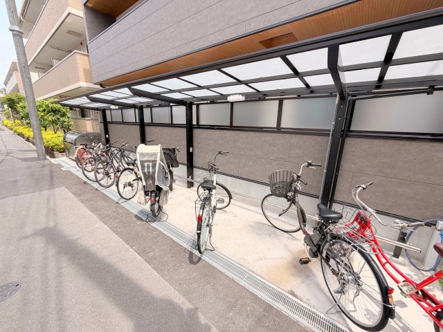 駐車場　敷地内には入居者専用の駐輪スペースもあります。