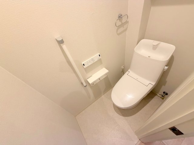 トイレ　綺麗なトイレにはウォシュレット標準装備です。