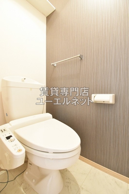 トイレ　温水洗浄便座付き