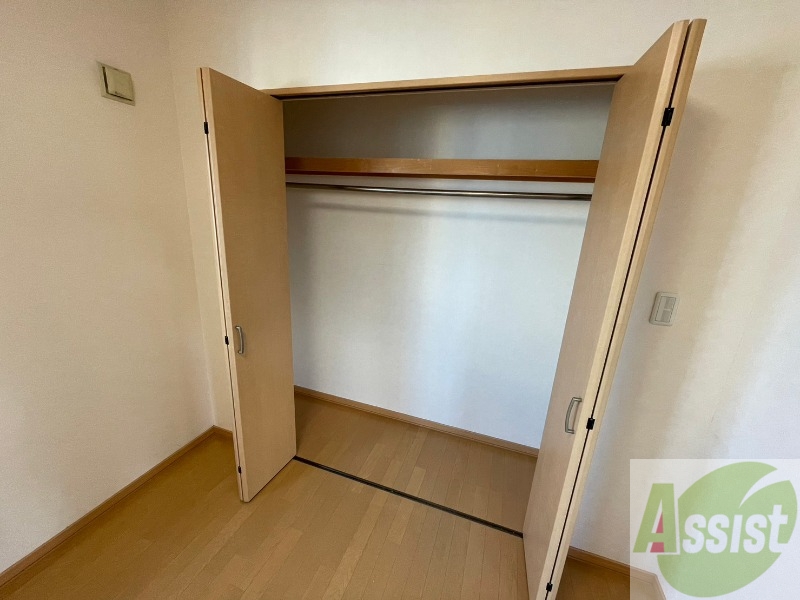 収納　寝室の収納です。部屋がすっきり片付きます。