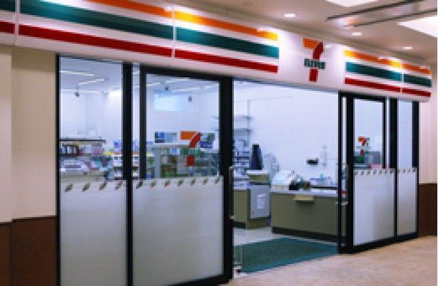 コンビニ　セブンイレブン（コンビニ）まで470m