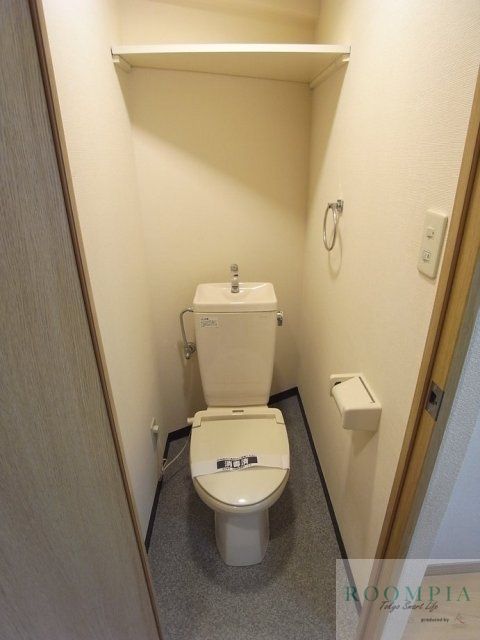 トイレ　同タイプの別のお部屋です。