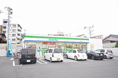 コンビニ　ファミリーマート 小倉上富野店（コンビニ）まで330m