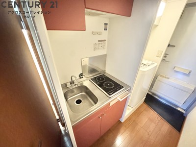 キッチン　電気コンロで火を使わず、料理初心者の方にもおすすめです！