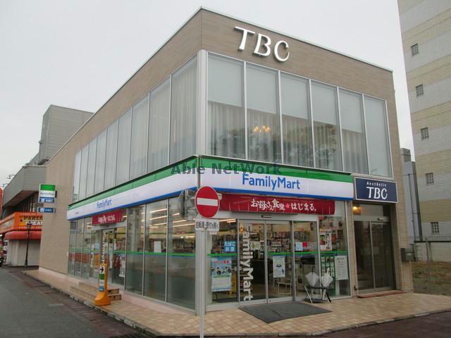 コンビニ　ファミリーマート木更津駅前店（コンビニ）まで609m