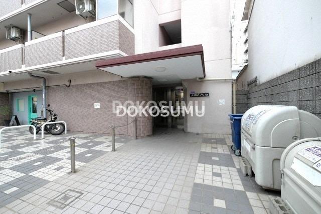 エントランス　オンからオフへ。心地よい静寂へといざなうエントランス。