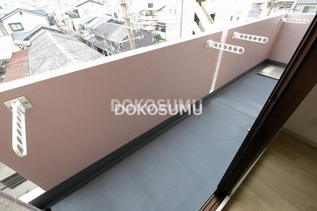 バルコニー　心地よい風と光を感じる、暮らしの楽しみが広がる場所。
