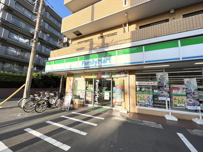 コンビニ　ファミリーマート日吉６丁目店（コンビニ）まで120m