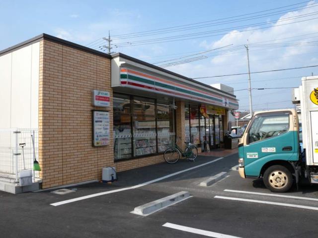 コンビニ　セブンイレブン（コンビニ）まで805m