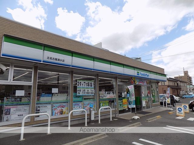 コンビニ　ファミリーマート（コンビニ）まで378m