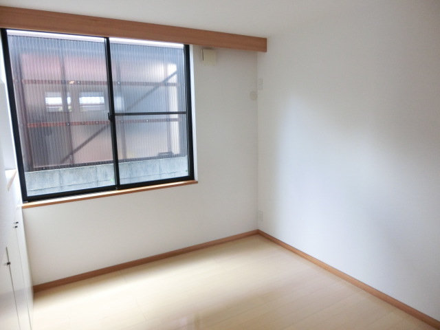 その他部屋・スペース　1F洋室です。ここにも収納だっぷりです