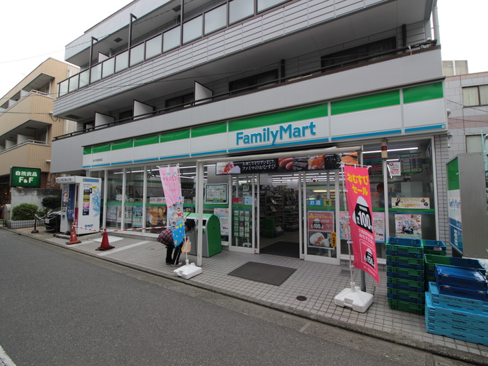 コンビニ　ファミリーマート祐天寺駅前店（コンビニ）まで700m