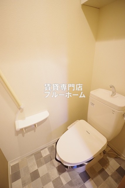 トイレ　温水洗浄便座付きのトイレです！