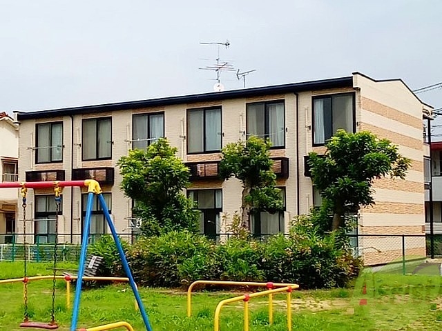 建物外観　２０２２年７月に外壁塗装いたしました。