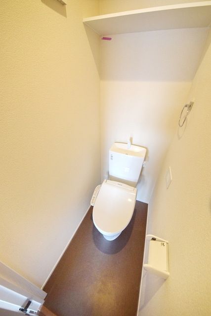 トイレ　※同施工会社参考写真※