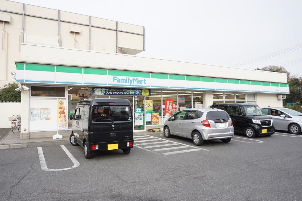 コンビニ　ファミリーマート 浦和駒場店（コンビニ）まで570m