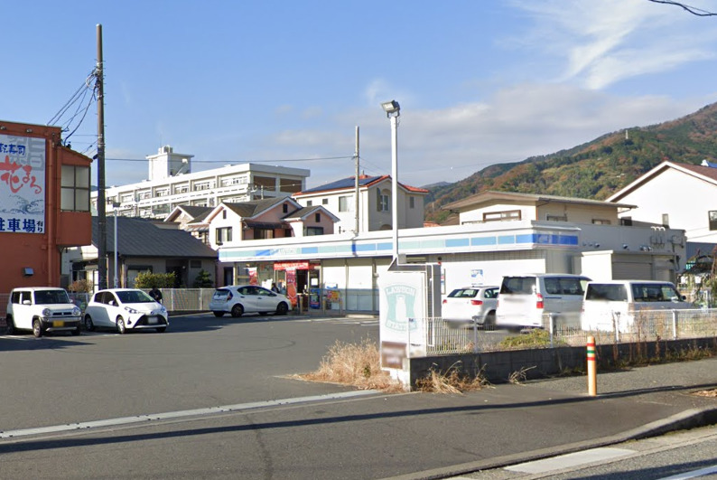 コンビニ　ローソン 湯河原中央1丁目店（コンビニ）まで389m