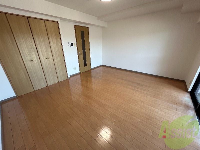 その他部屋・スペース　広くてきれいな洋室が広がっていて居心地が良さそうですね。