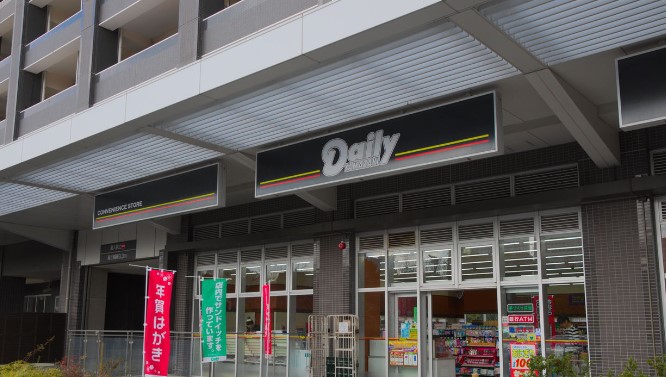 コンビニ　デイリーヤマザキブリリアマーレ有明店（コンビニ）まで421m