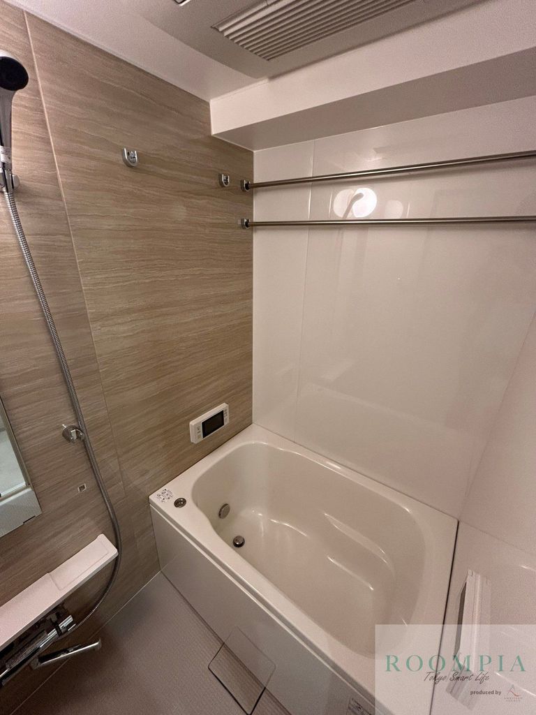 バス・シャワールーム　※同タイプの別のお部屋です。