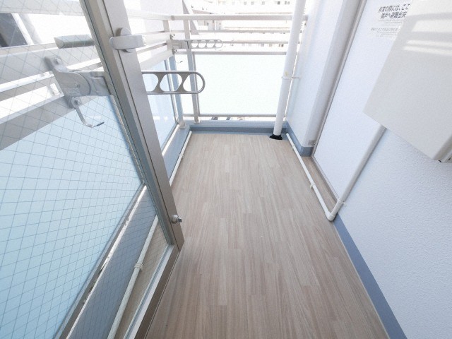 バルコニー　暖かな日差しのふりそそぐバルコニー