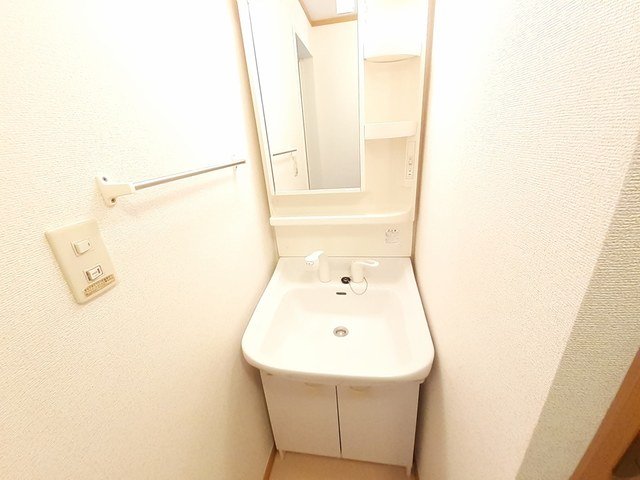 洗面設備　使いやすい独立洗面所です