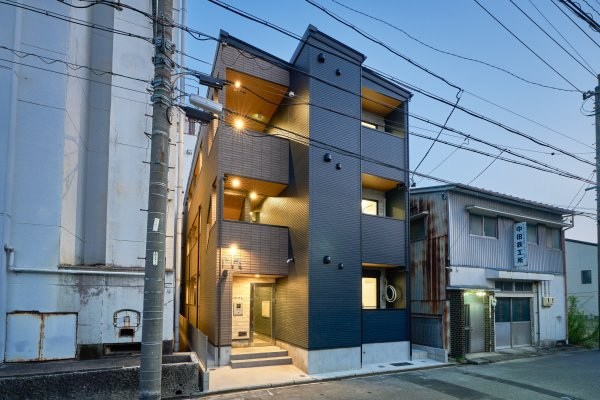 建物外観　外観　オートロック付　宅配ＢＯＸ有り