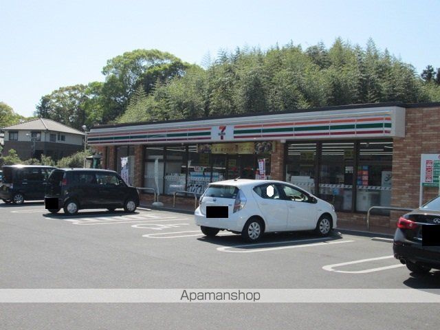 コンビニ　セブンイレブン（コンビニ）まで1050m