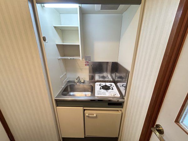 キッチン　大画面ＴＶ等も置けます