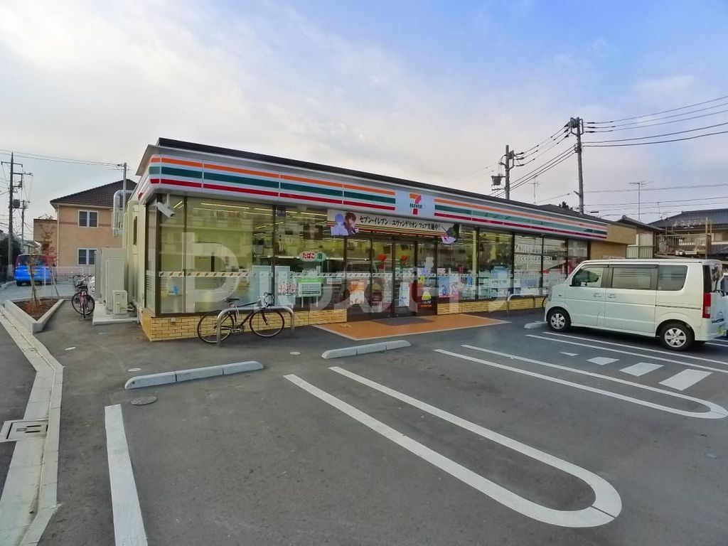 コンビニ　セブンイレブン足立伊興2丁目店（コンビニ）まで180m