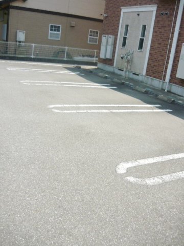 駐車場　駐車場があるので、車を買う予定の方も安心です