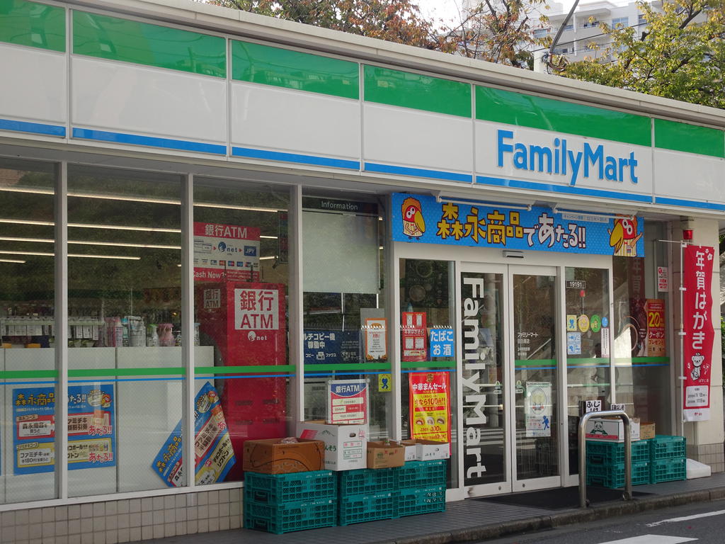 コンビニ　ファミリーマート（コンビニ）まで120m