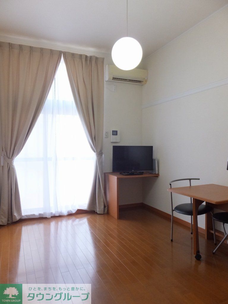 居室・リビング　家具家電設置済みのお部屋です。