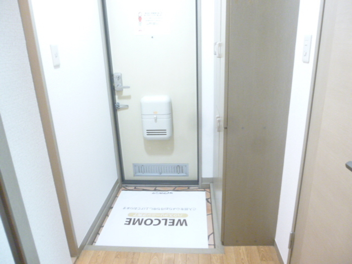 玄関　参考写真（同物件別部屋）